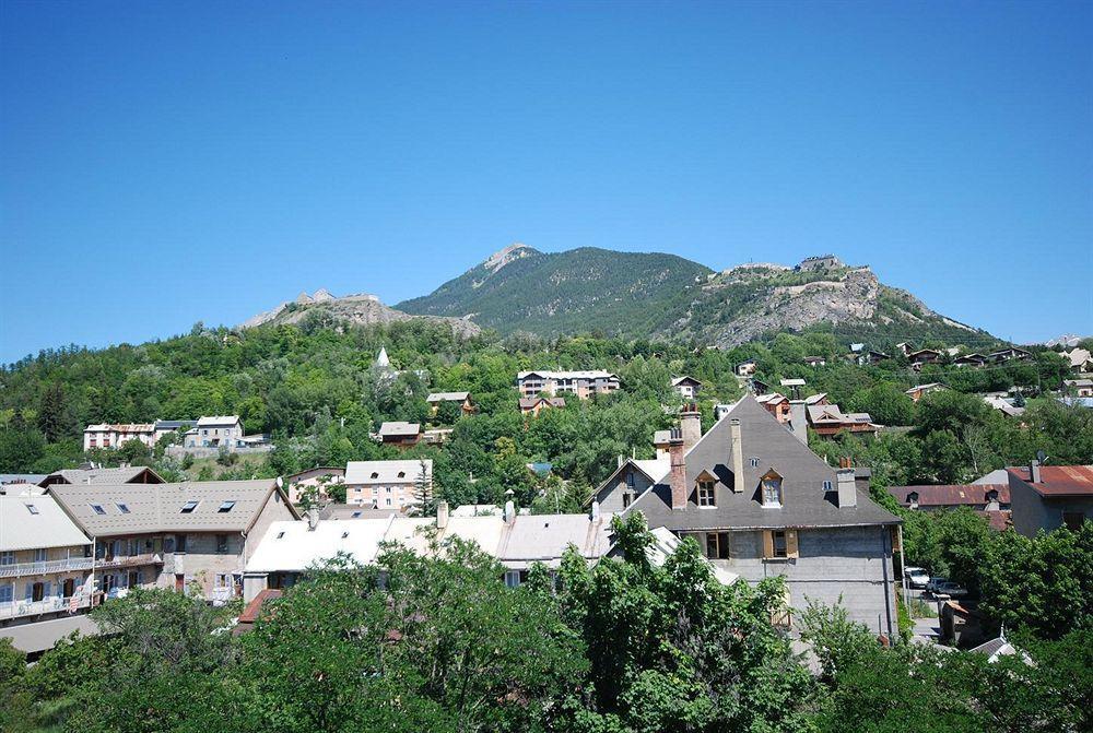 Hotel De Paris Briancon  Bagian luar foto
